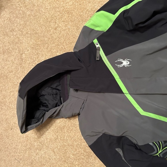 Spyder kids jacket and pants only like new condition it was only used a weekend. - Picture 3 of 8